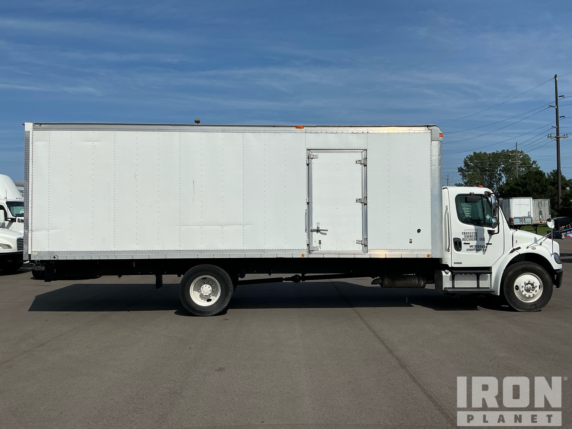 2004 Freightliner M2 106