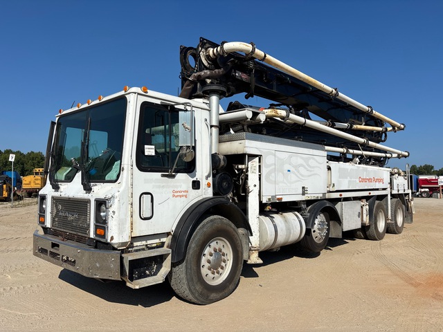 2007 Putzmeister 38Z 38 m on 2007 Mack MR688 8x4 Concrete Pump Truck