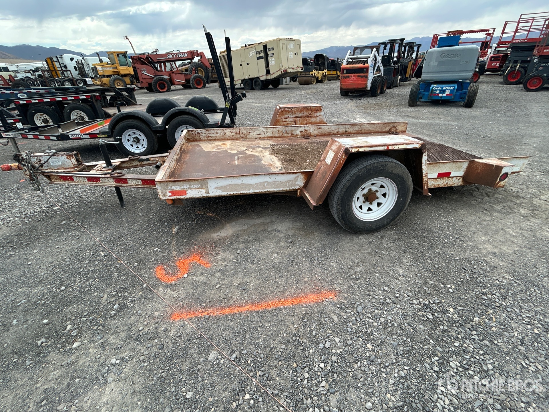 2000 Towmaster 12 FT S/A