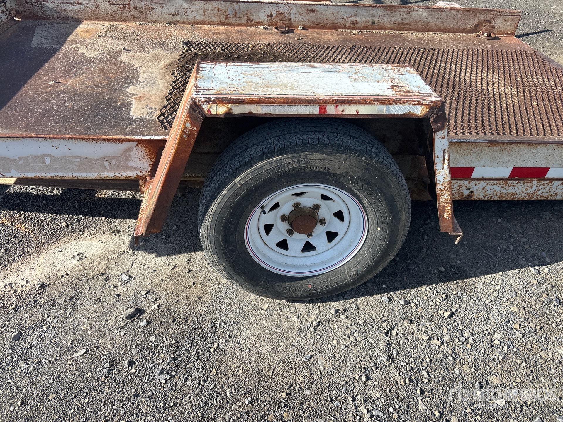 2000 Towmaster 12 FT S/A
