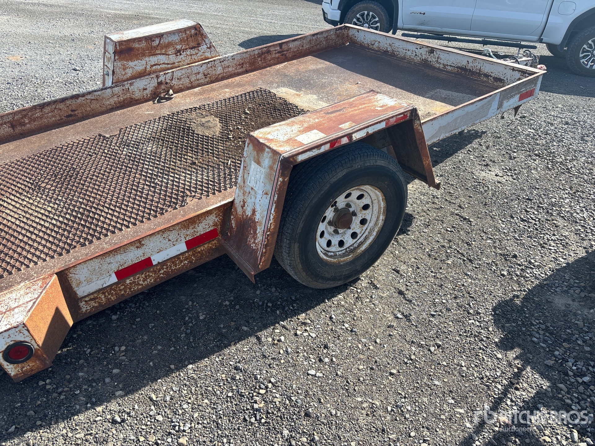 2000 Towmaster 12 FT S/A