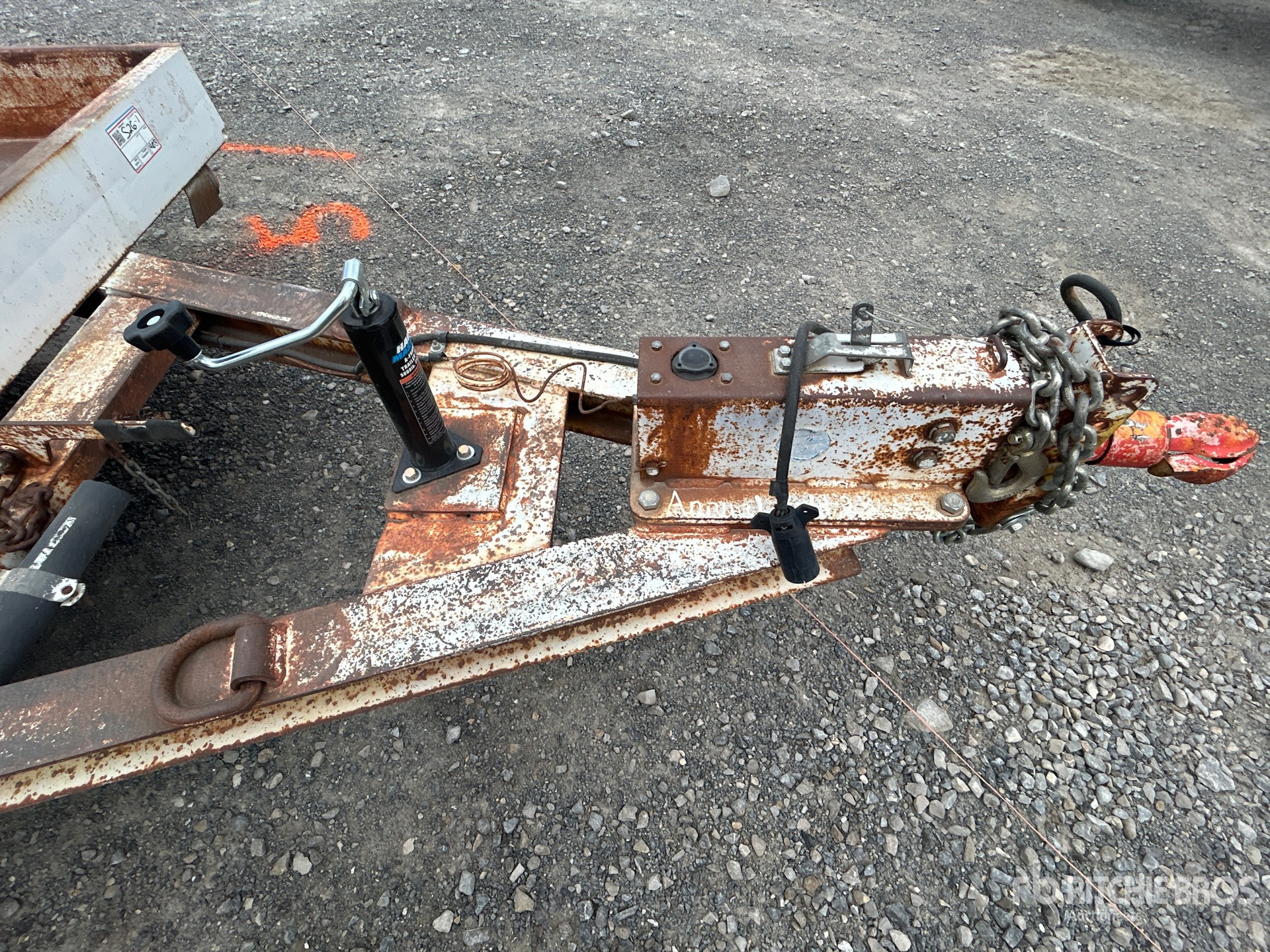 2000 Towmaster 12 FT S/A