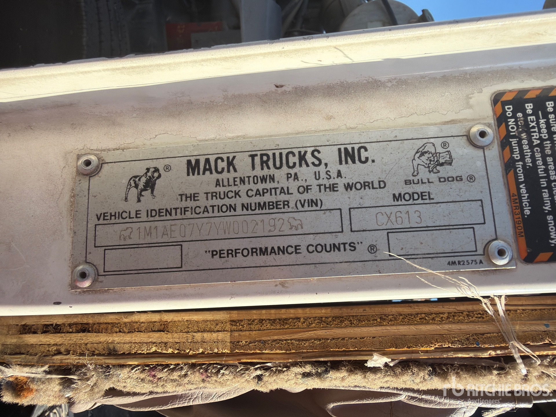 2000 Mack CX613