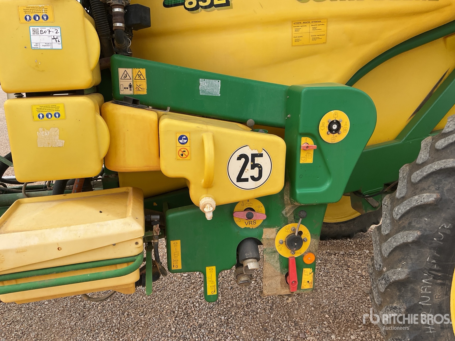 2004 John Deere 832