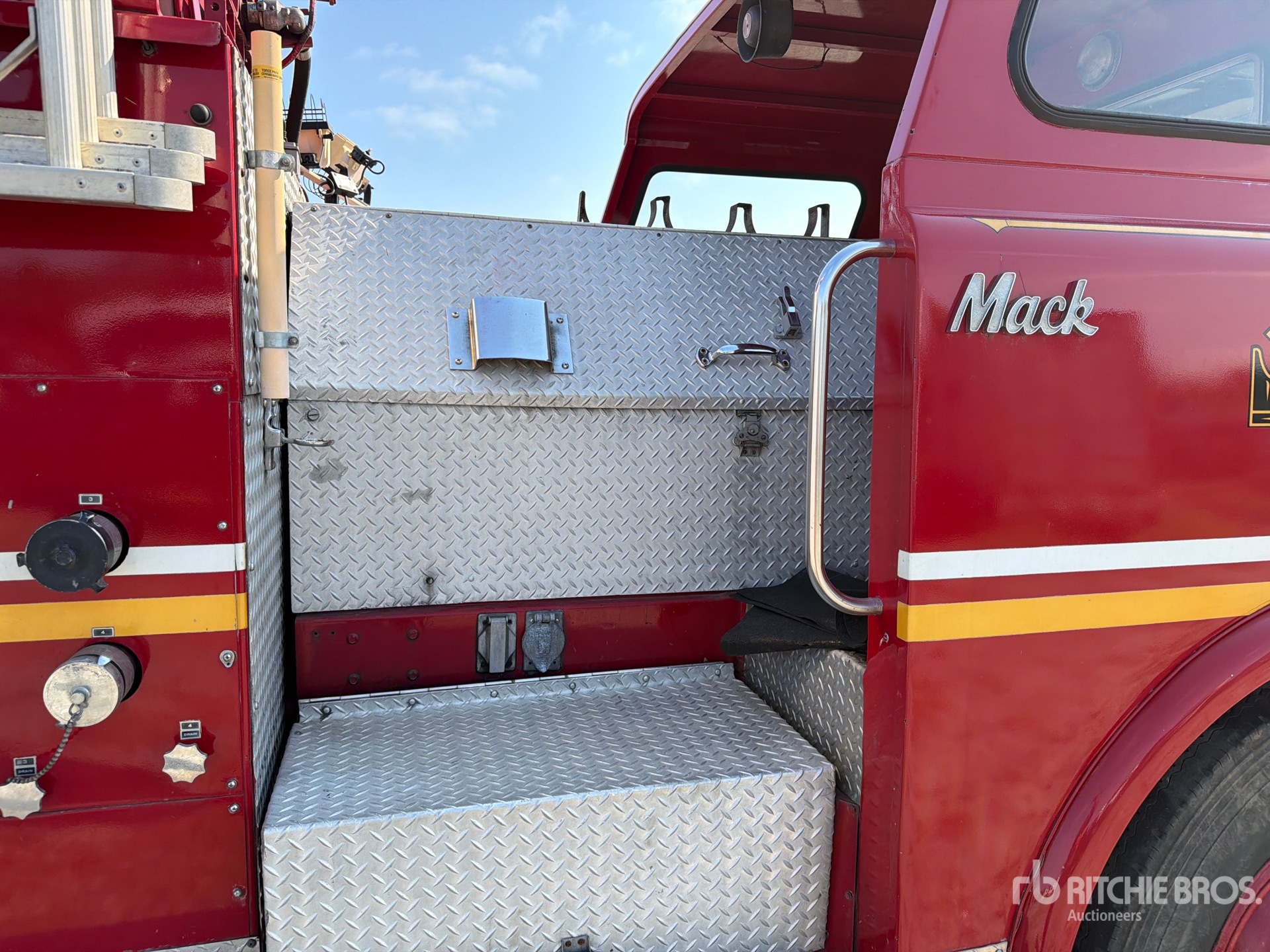 1971 Mack CF611F
