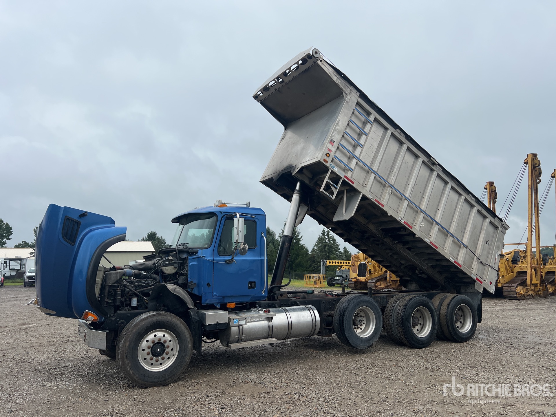 2006 Mack CV713
