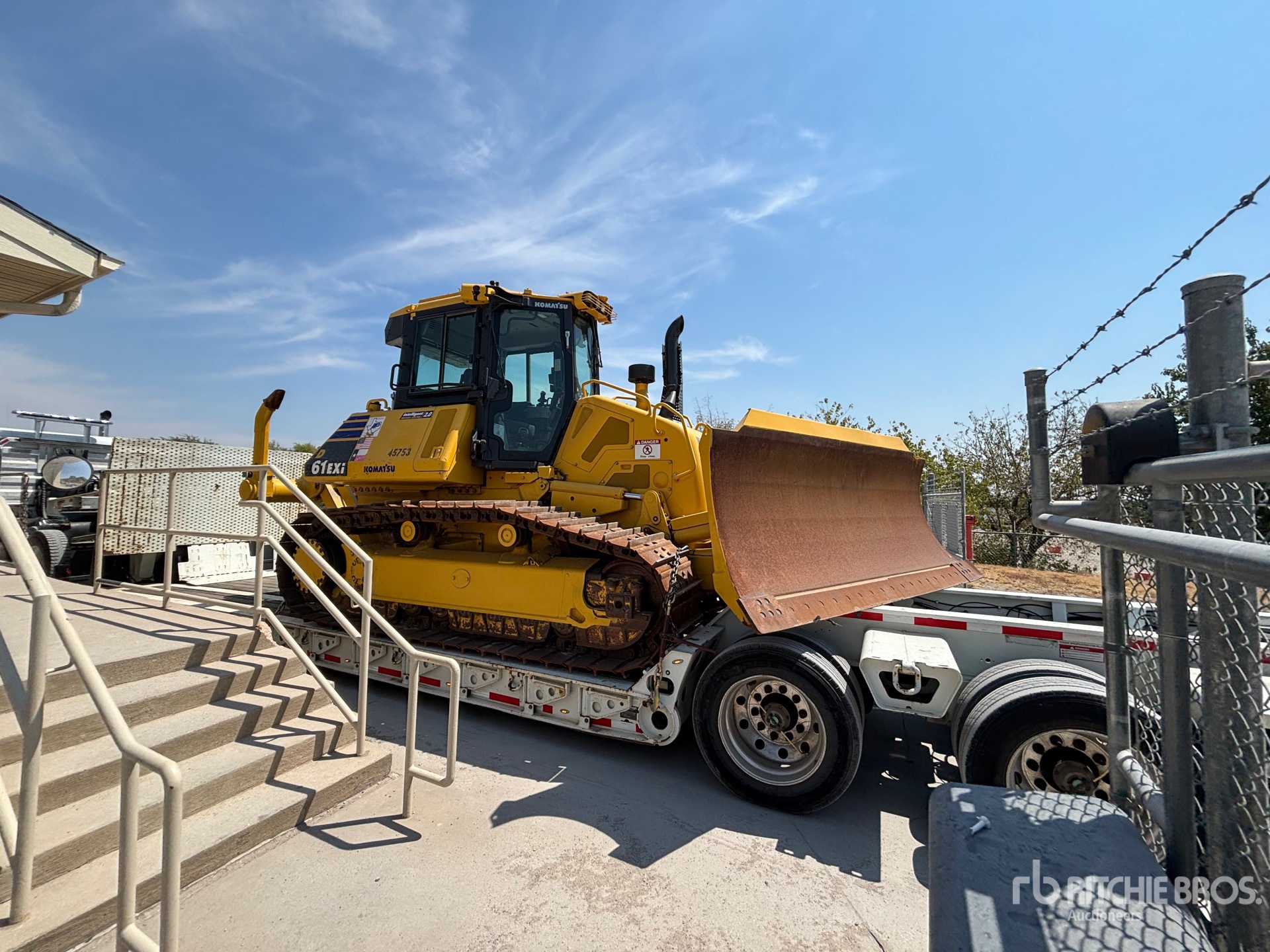 2023 Komatsu D61EXI-24