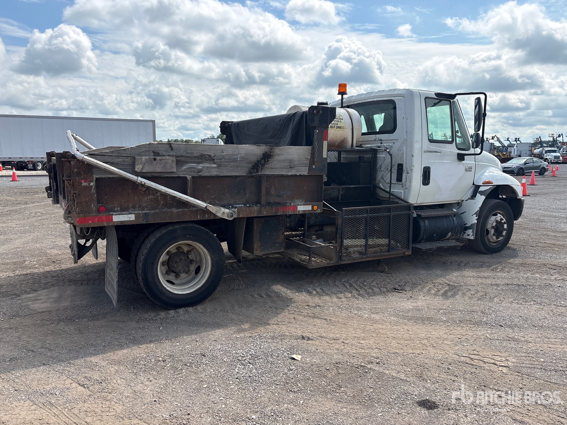 2003 International 4300