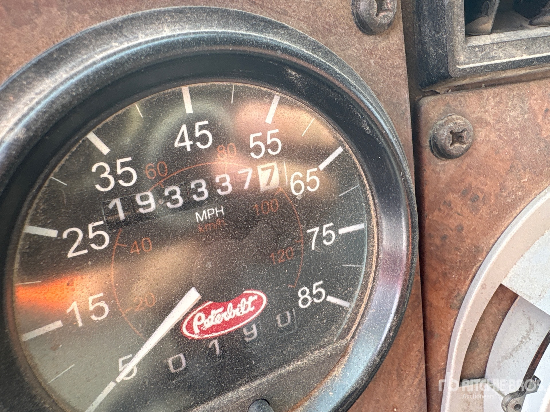 2004 Peterbilt 330