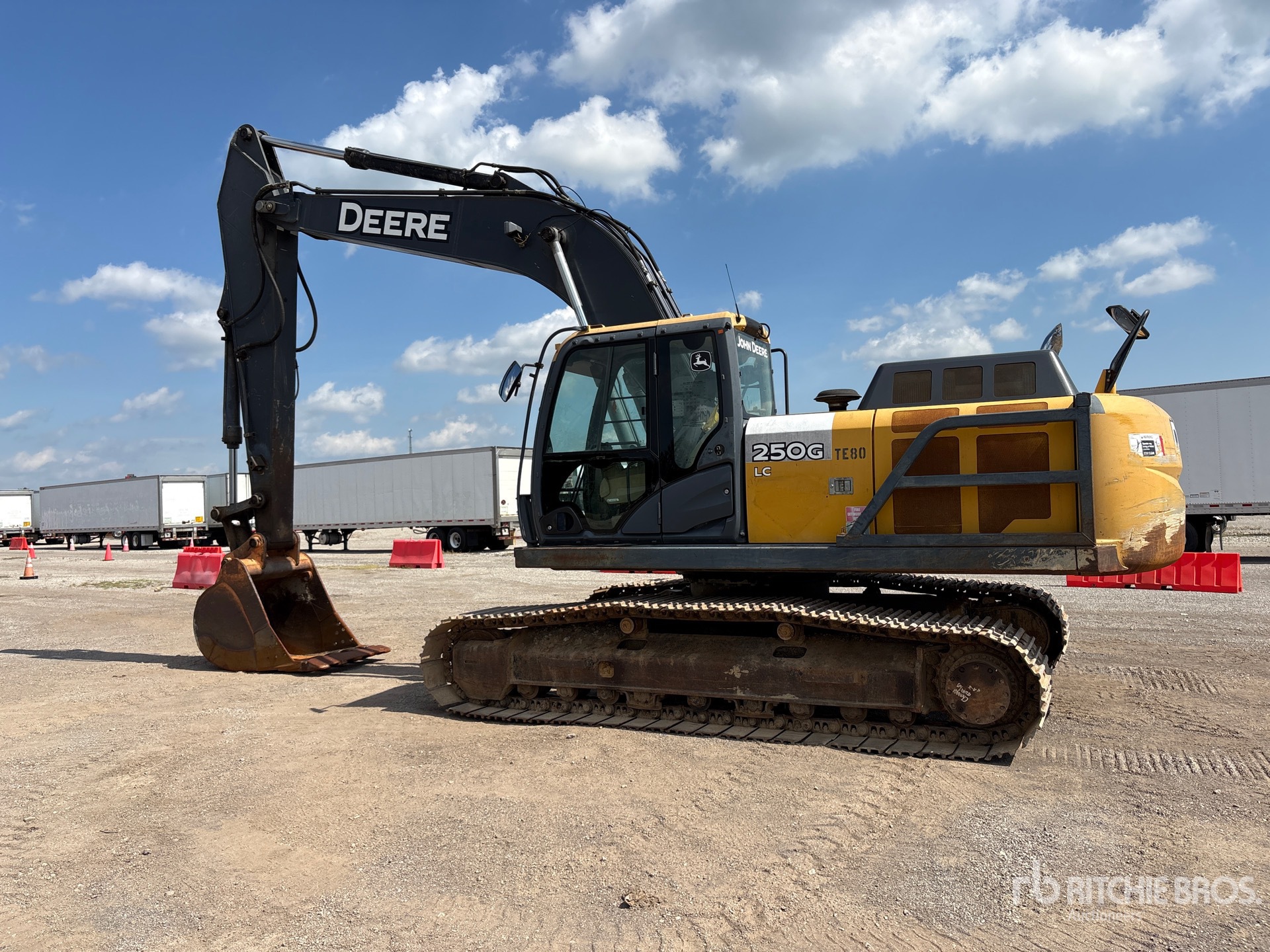 2012 John Deere 250G LC