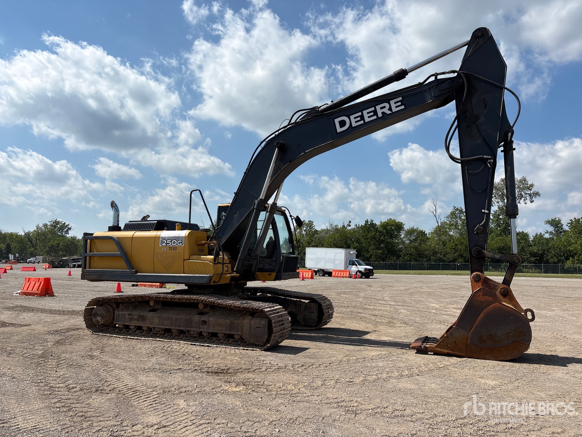 2012 John Deere 250G LC