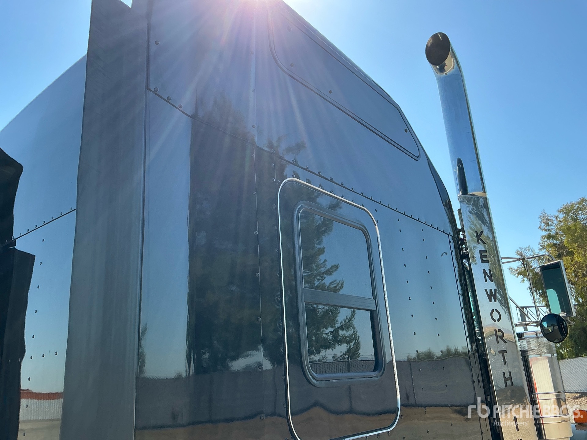 2024 Kenworth W900
