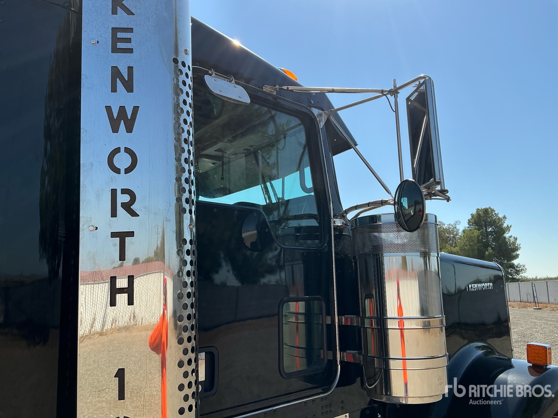 2024 Kenworth W900