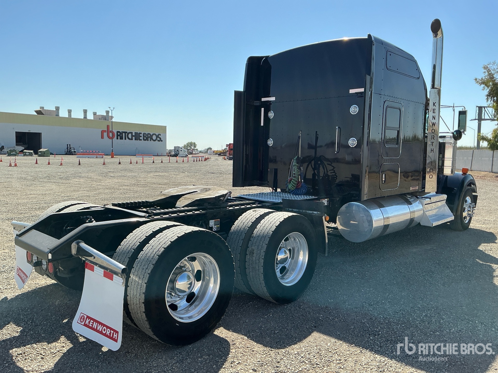 2024 Kenworth W900