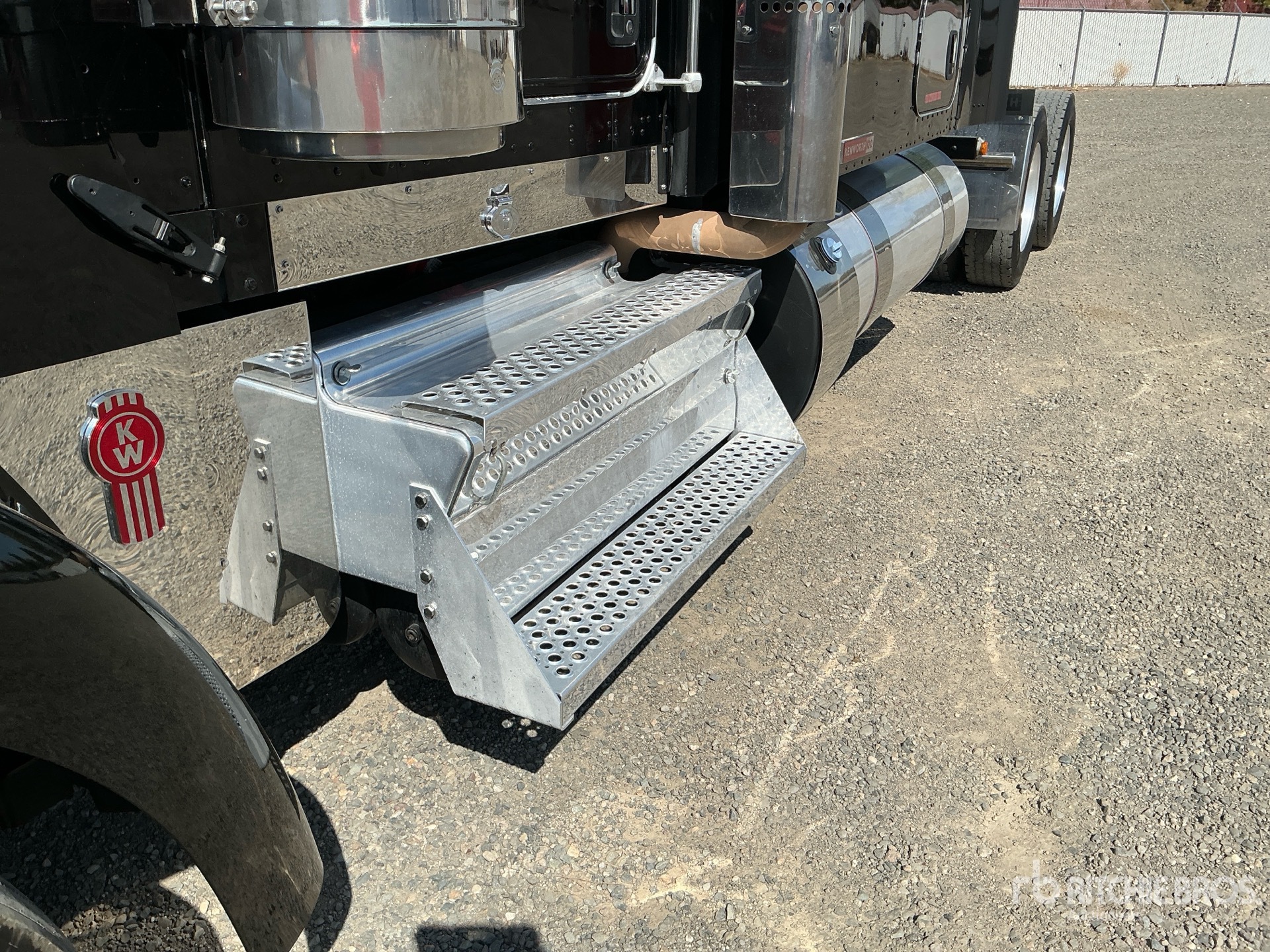 2024 Kenworth W900