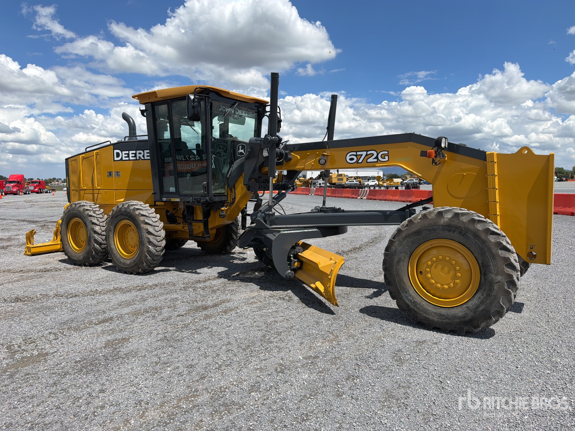 2011 John Deere 672G