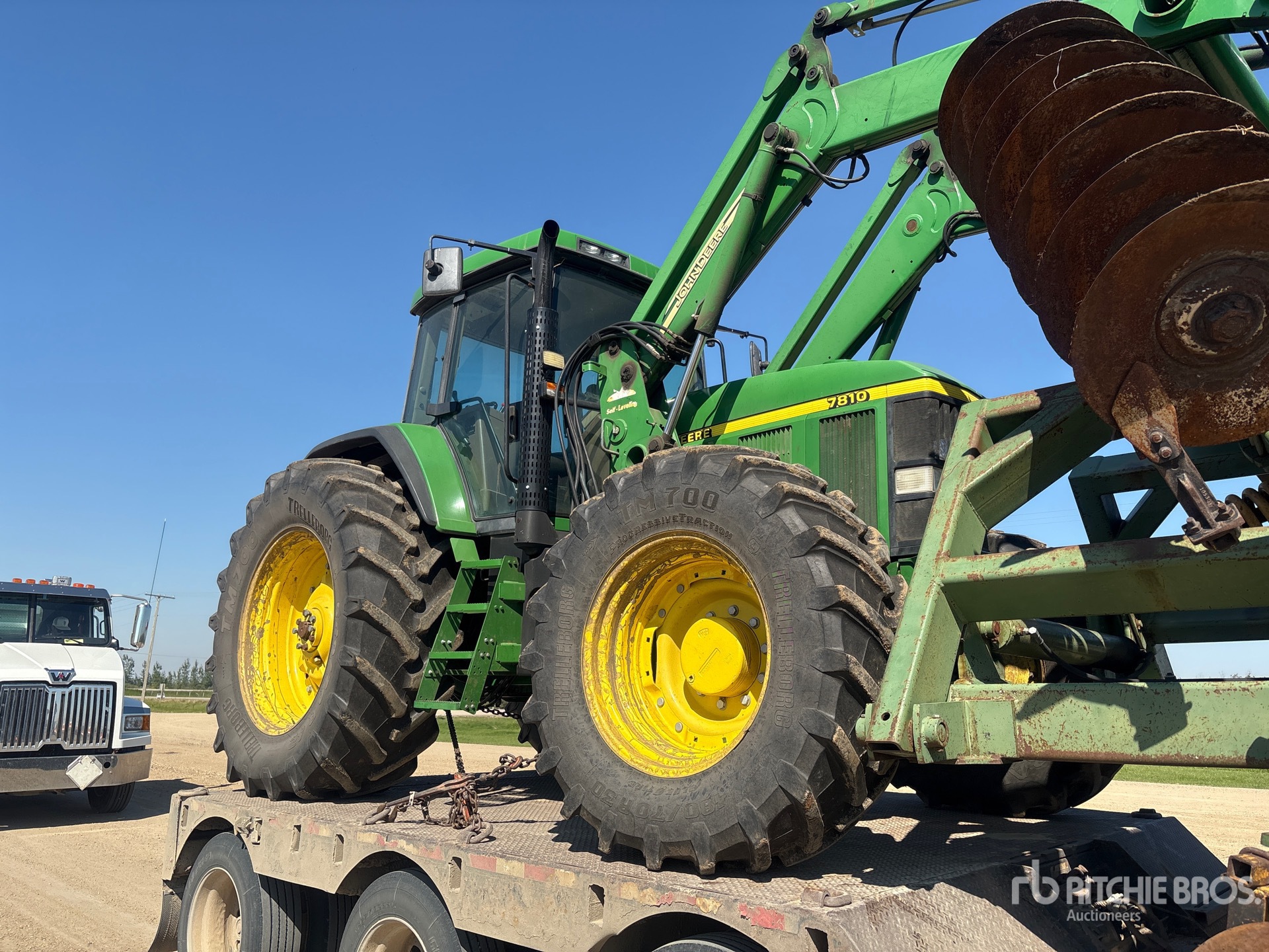 Photo of 1998 John Deere 7810