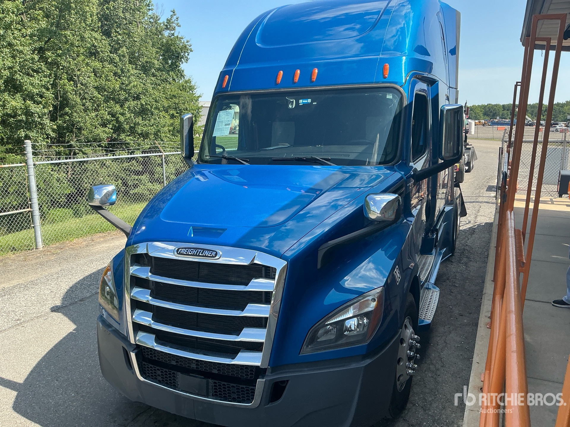 2020 Freightliner CASCADIA 126