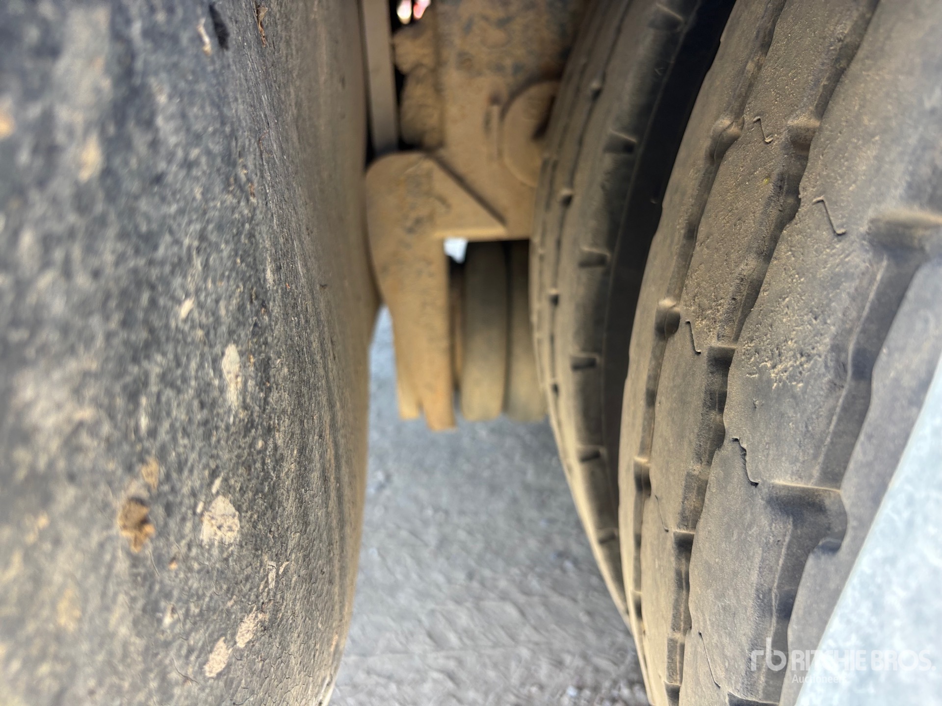 2014 Tremcar 28370 L Super B-Train Lead