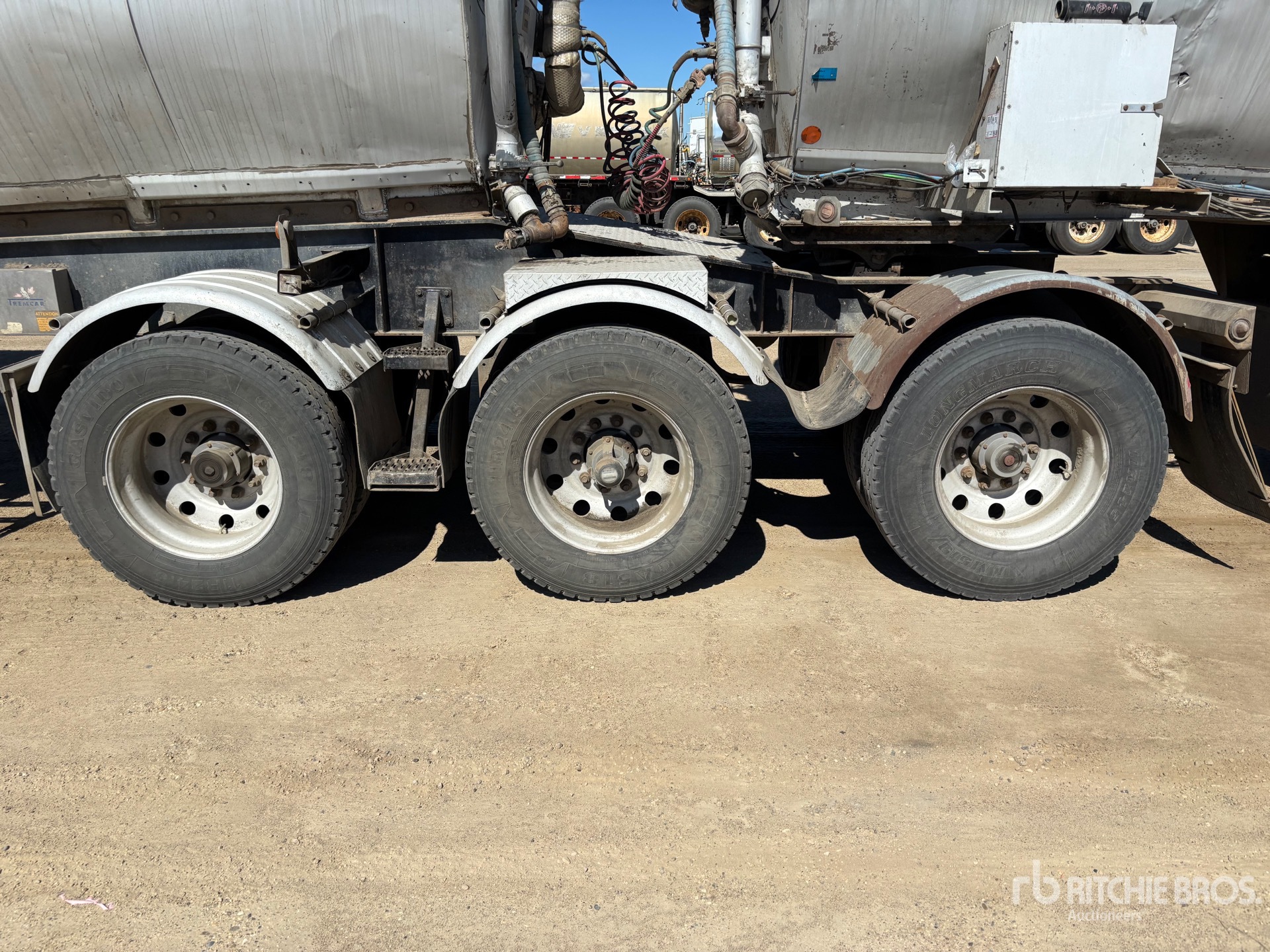 2015 Tremcar 28370 L Super B-Train Lead