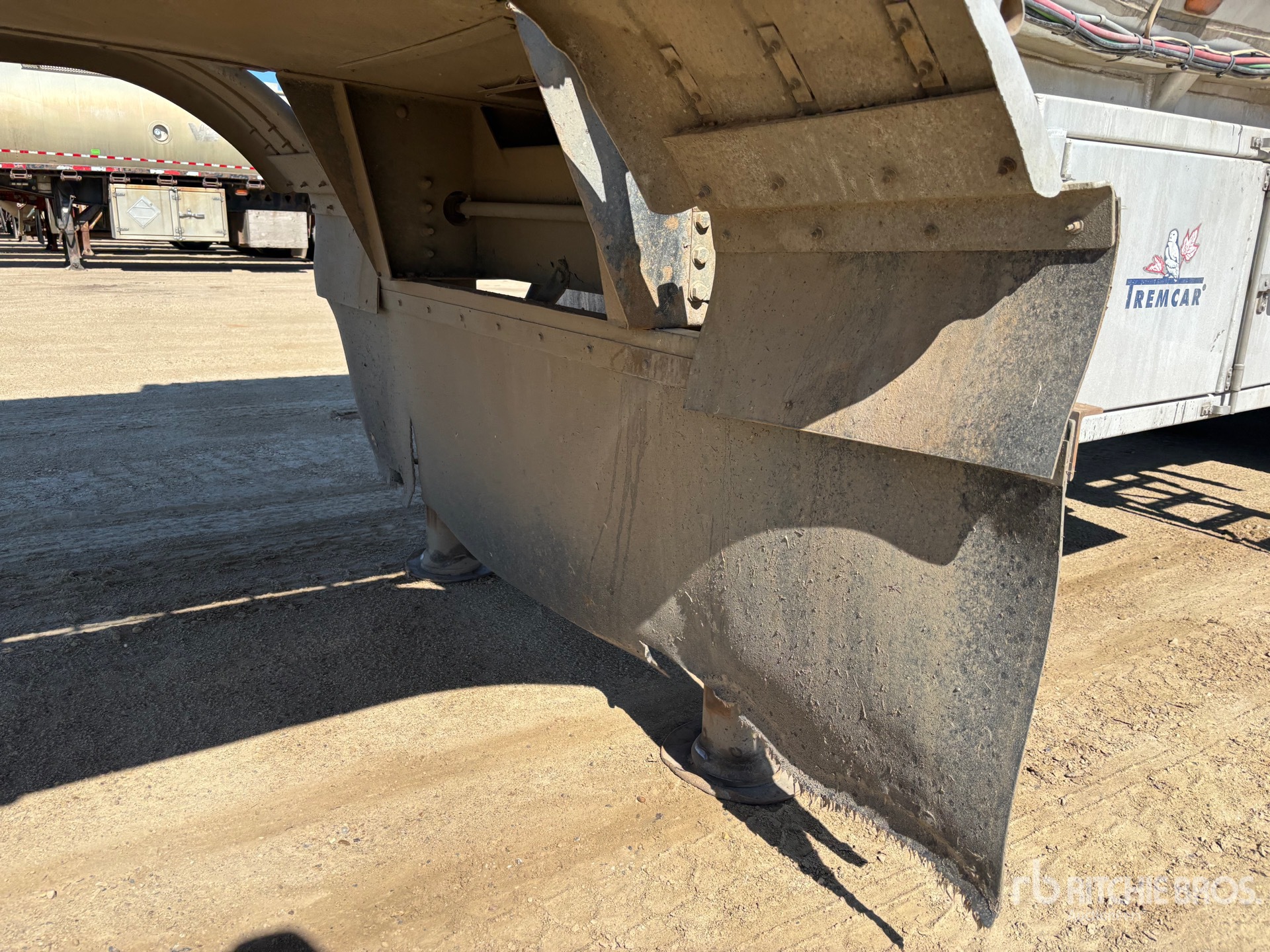 2015 Tremcar 28370 L Super B-Train Lead