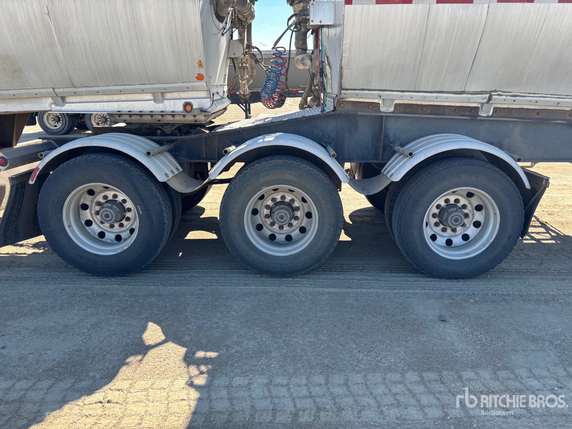 2015 Tremcar 28370 L Super B-Train Lead