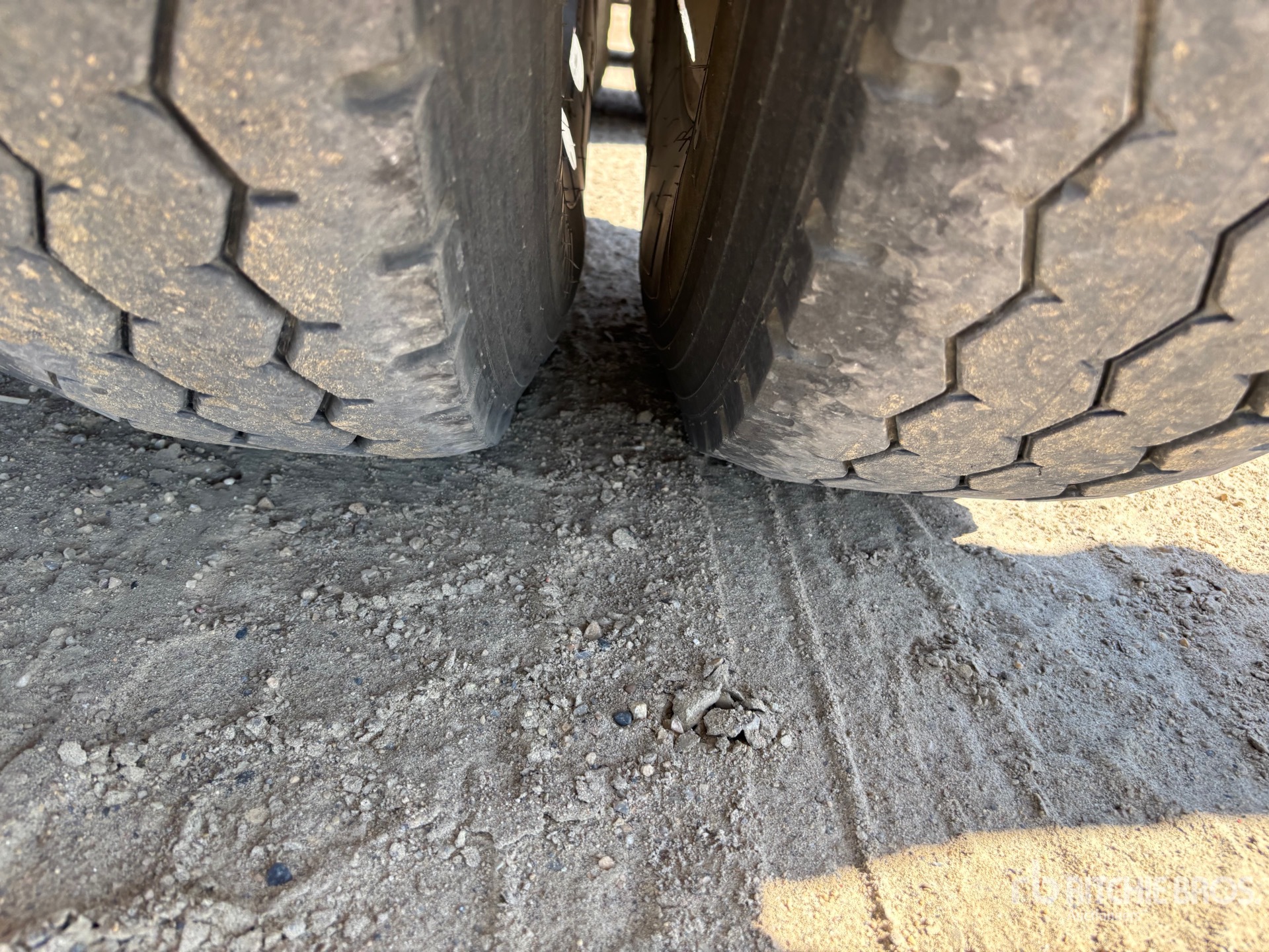 2015 Tremcar 28370 L Super B-Train Lead