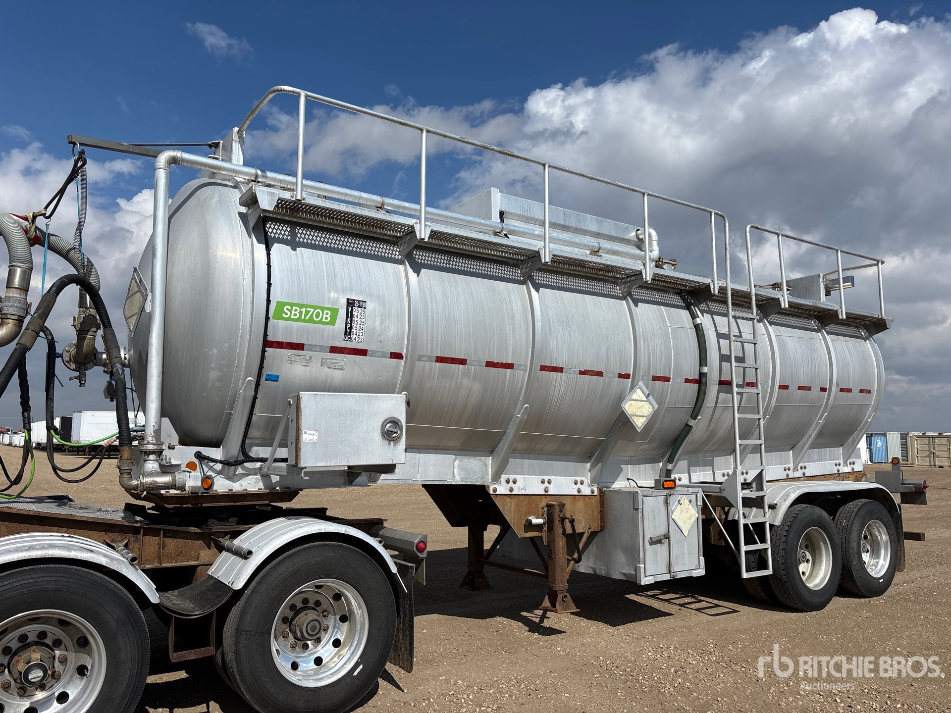 Photo of 2013 Hutchinson 32000 L Super B-Train Pup