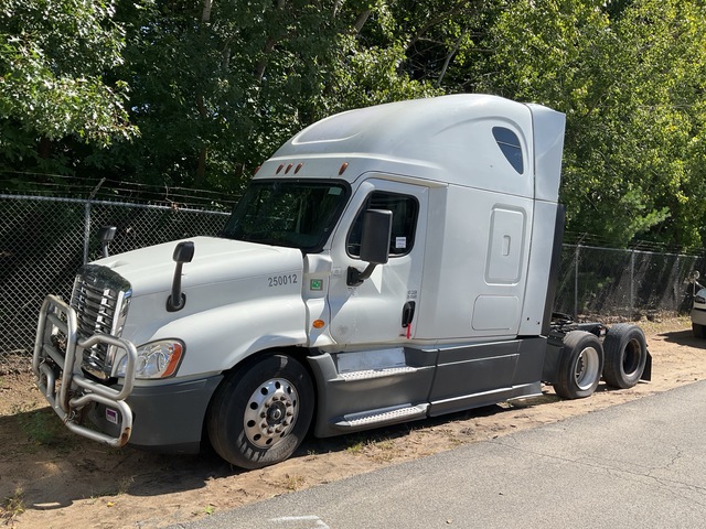 2015 Freightliner Cascadia 125 6x4 T/A Sleeper Truck Tractor