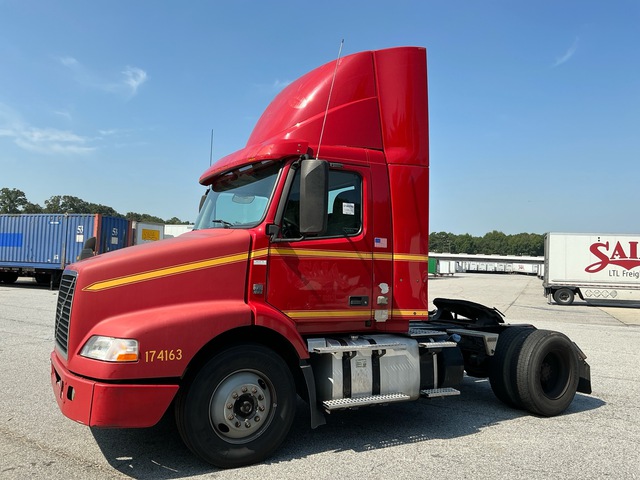 2017 Volvo VNM42T 4x2 S/A Day Cab Truck Tractor
