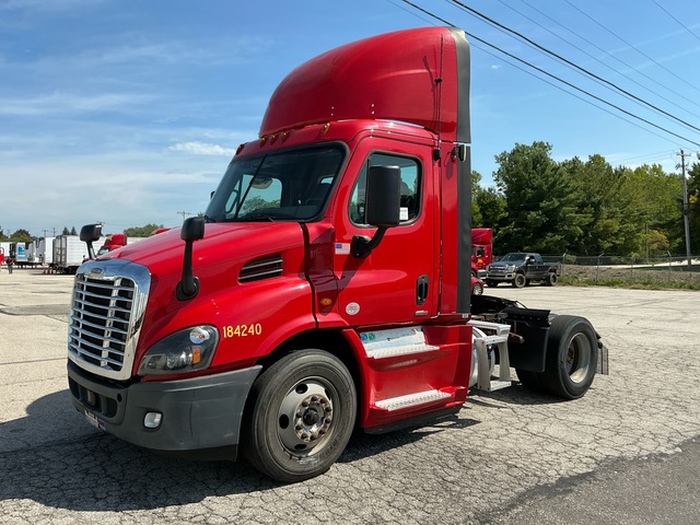 2018 Freightliner Cascadia 113 4x2 S/A Day Cab Truck Tractor
