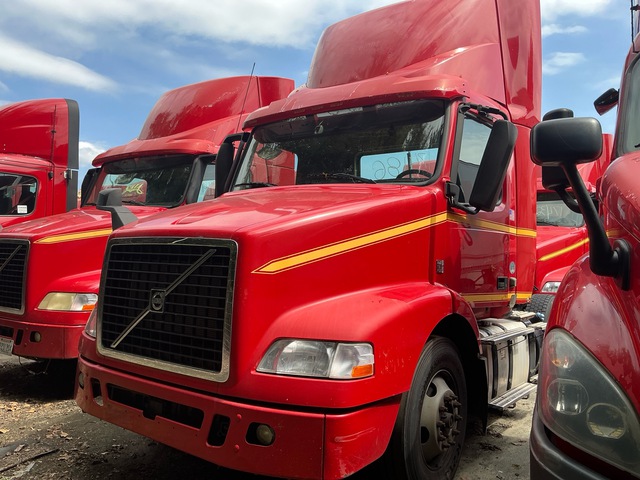 2017 Volvo VNM42T 4x2 S/A Day Cab Truck Tractor