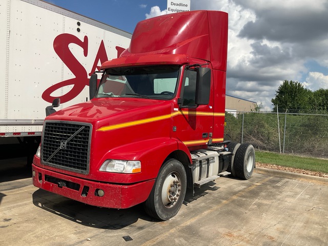 2017 Volvo VNM42T 4x2 S/A Day Cab Truck Tractor