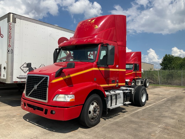 2018 Volvo VNM42T 4x2 S/A Day Cab Truck Tractor