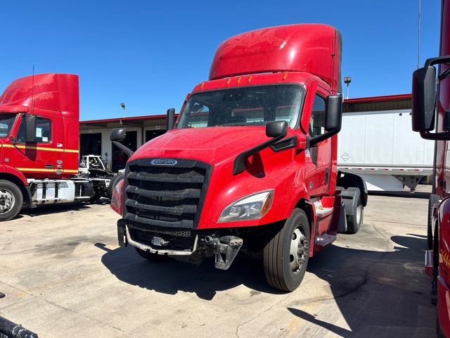 2021 Freightliner Cascadia 116 4x2 S/A Day Cab Truck Tractor (Inoperable)