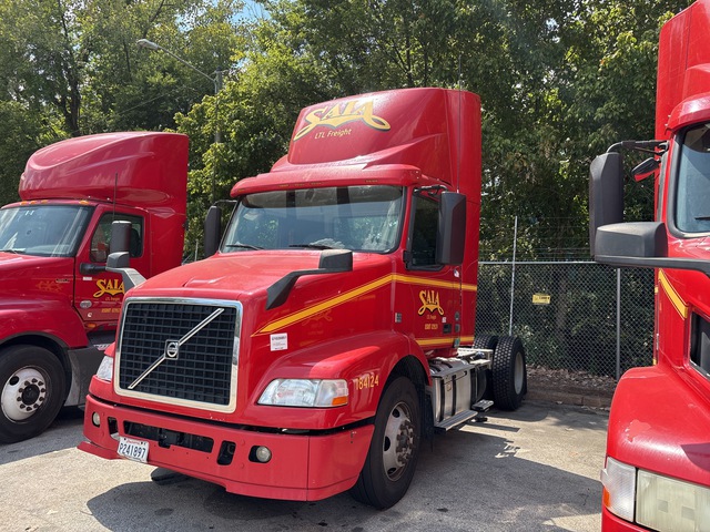 2018 Volvo VNM42T 4x2 S/A Day Cab Truck Tractor