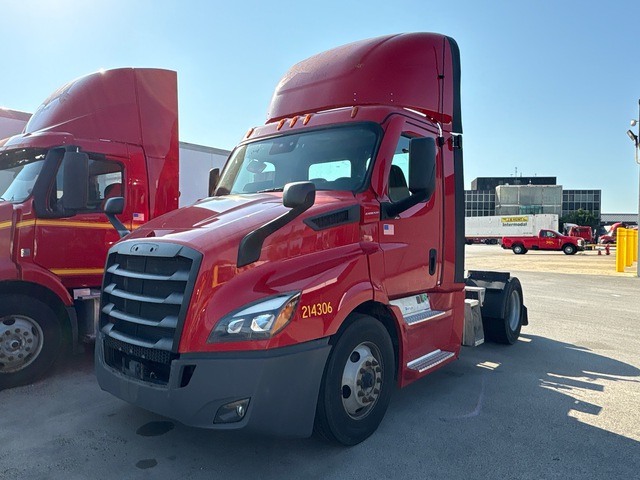 2021 Freightliner Cascadia 113 4x2 S/A Day Cab Truck Tractor