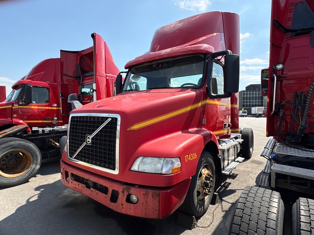 2017 Volvo VNM42T 4x2 S/A Day Cab Truck Tractor