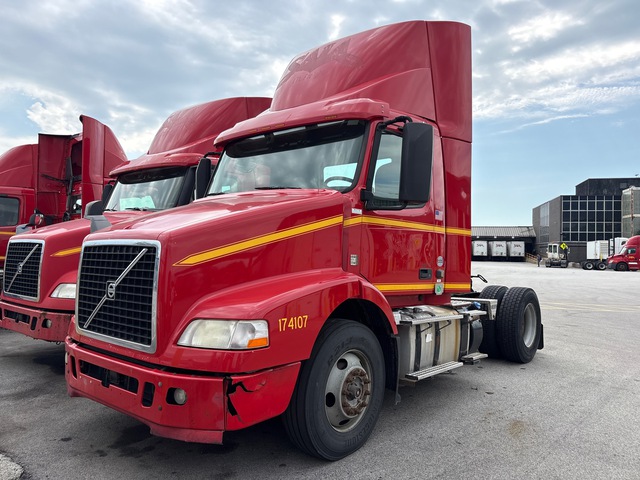 2017 Volvo VNM42T 4x2 S/A Day Cab Truck Tractor
