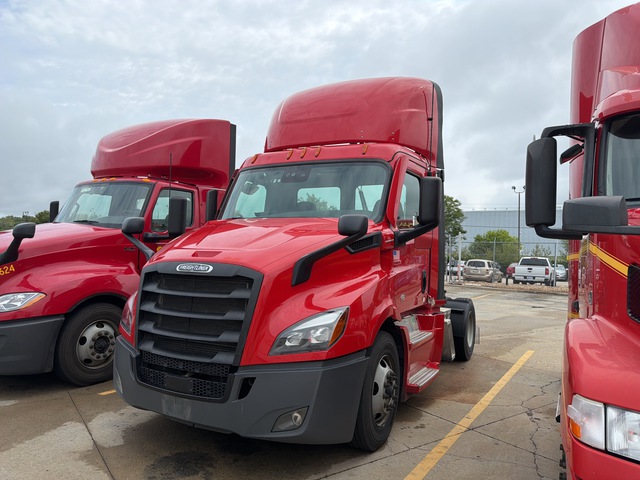 2021 Freightliner Cascadia 116 4x2 S/A Day Cab Truck Tractor