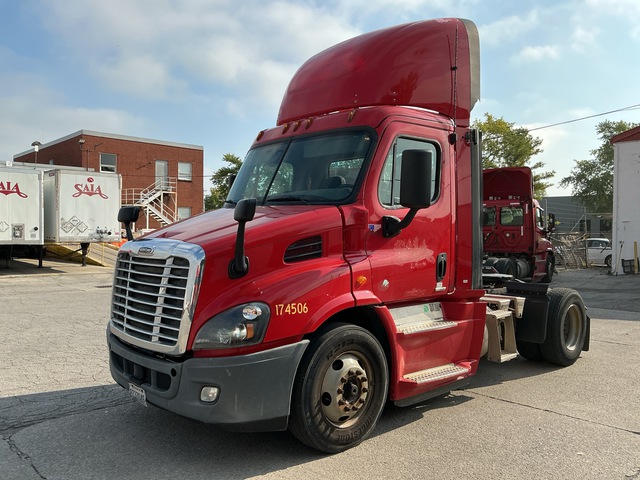 2017 Freightliner Cascadia 113 4x2 S/A Day Cab Truck Tractor