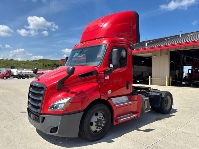 2019 Freightliner Cascadia 116 4x2 S/A Day Cab Truck Tractor
