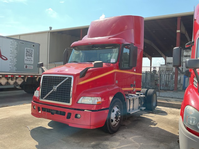 2018 Volvo VNM42T 4x2 S/A Day Cab Truck Tractor