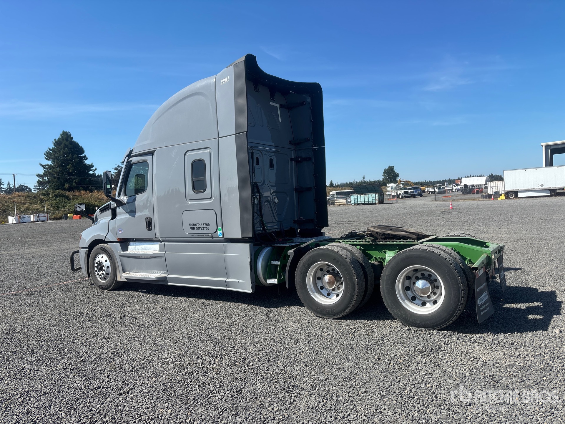 General Appearance with Picture, Left Rear Corner