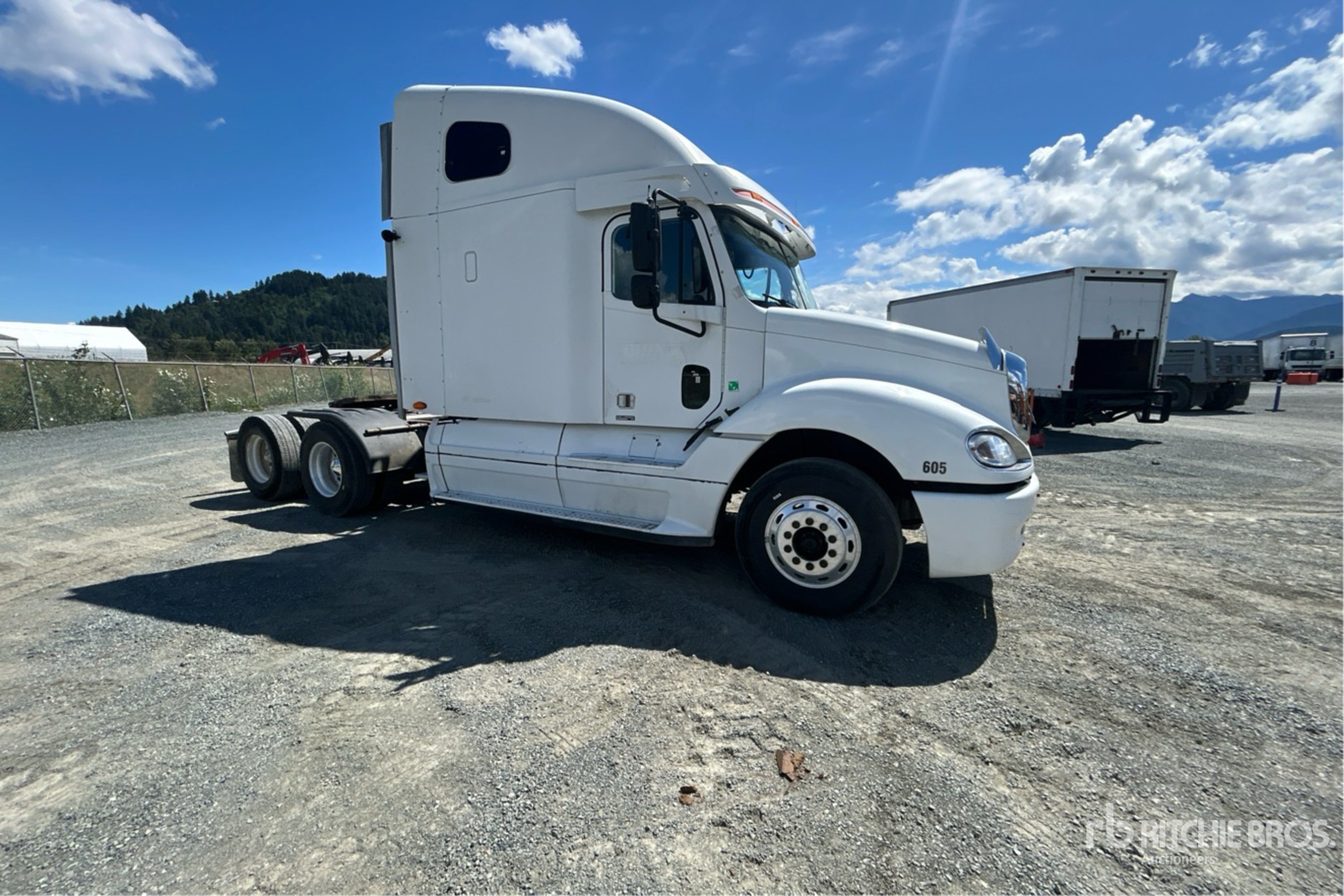 2004 Freightliner COLUMBIA 120