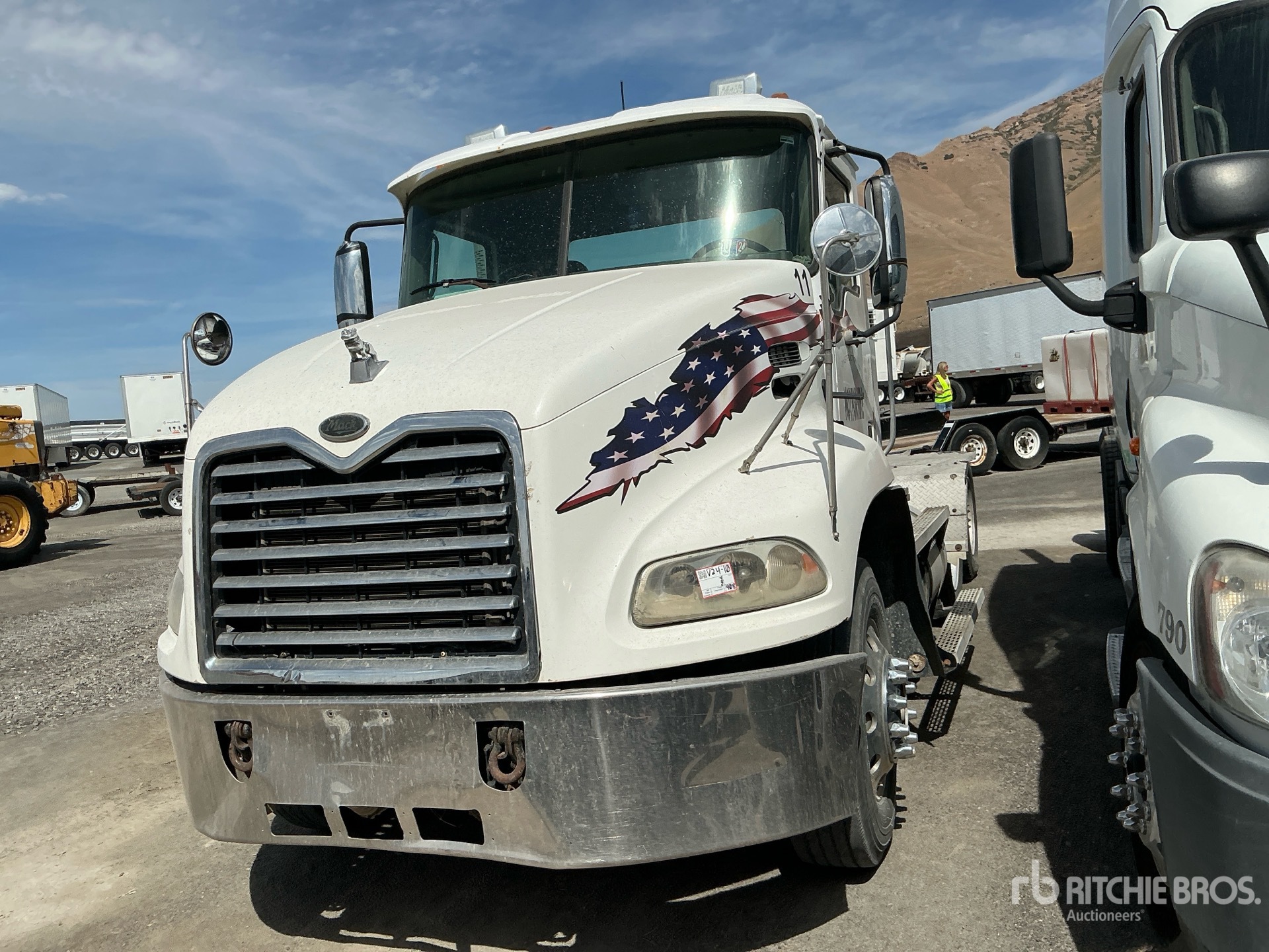 2004 Mack CX613