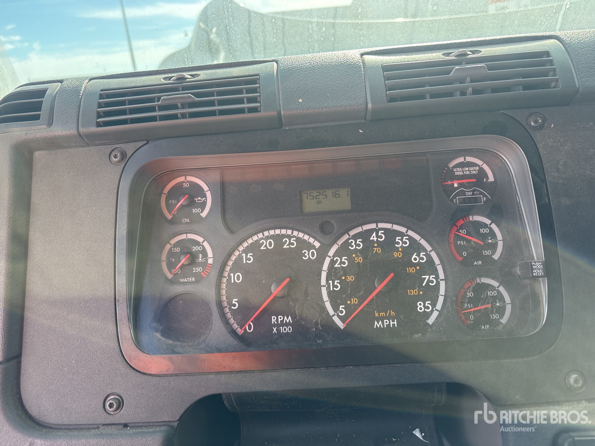 2014 Freightliner CASCADIA 113
