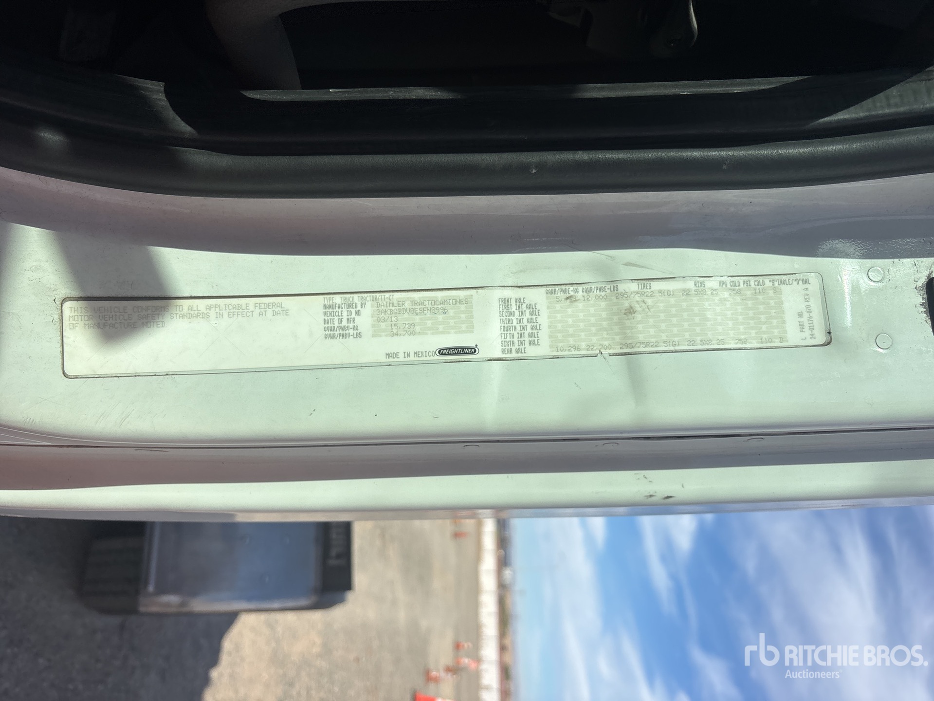 2014 Freightliner CASCADIA 113