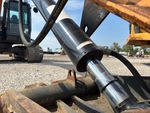 Hydraulics with Thumb Cylinder