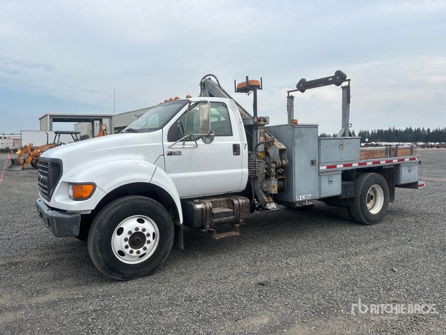 2001 Ford F-750 Boom Truck